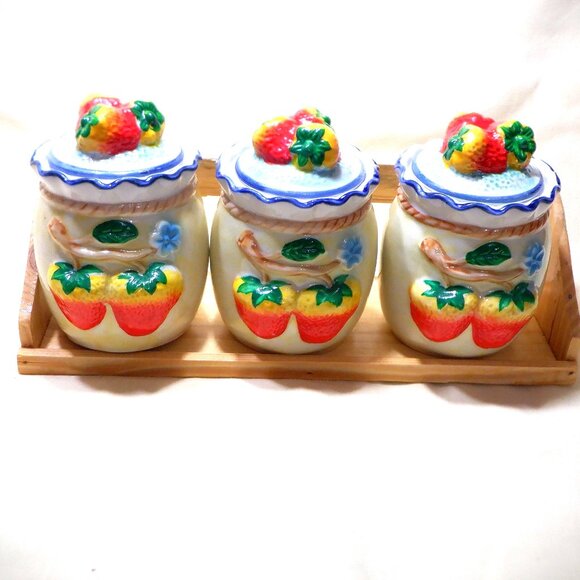 *** 3 Matching CONTAINERS / Lids on its Own TRAY *** - Picture 1 of 1